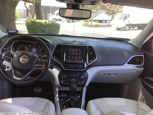 Used 2019 Jeep Cherokee Limited AWD/4WD image 11