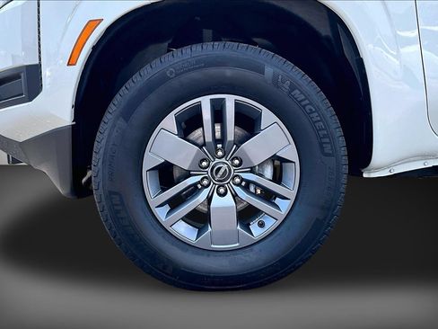 Certified 2025 Nissan Frontier SV AWD/4WD image 8