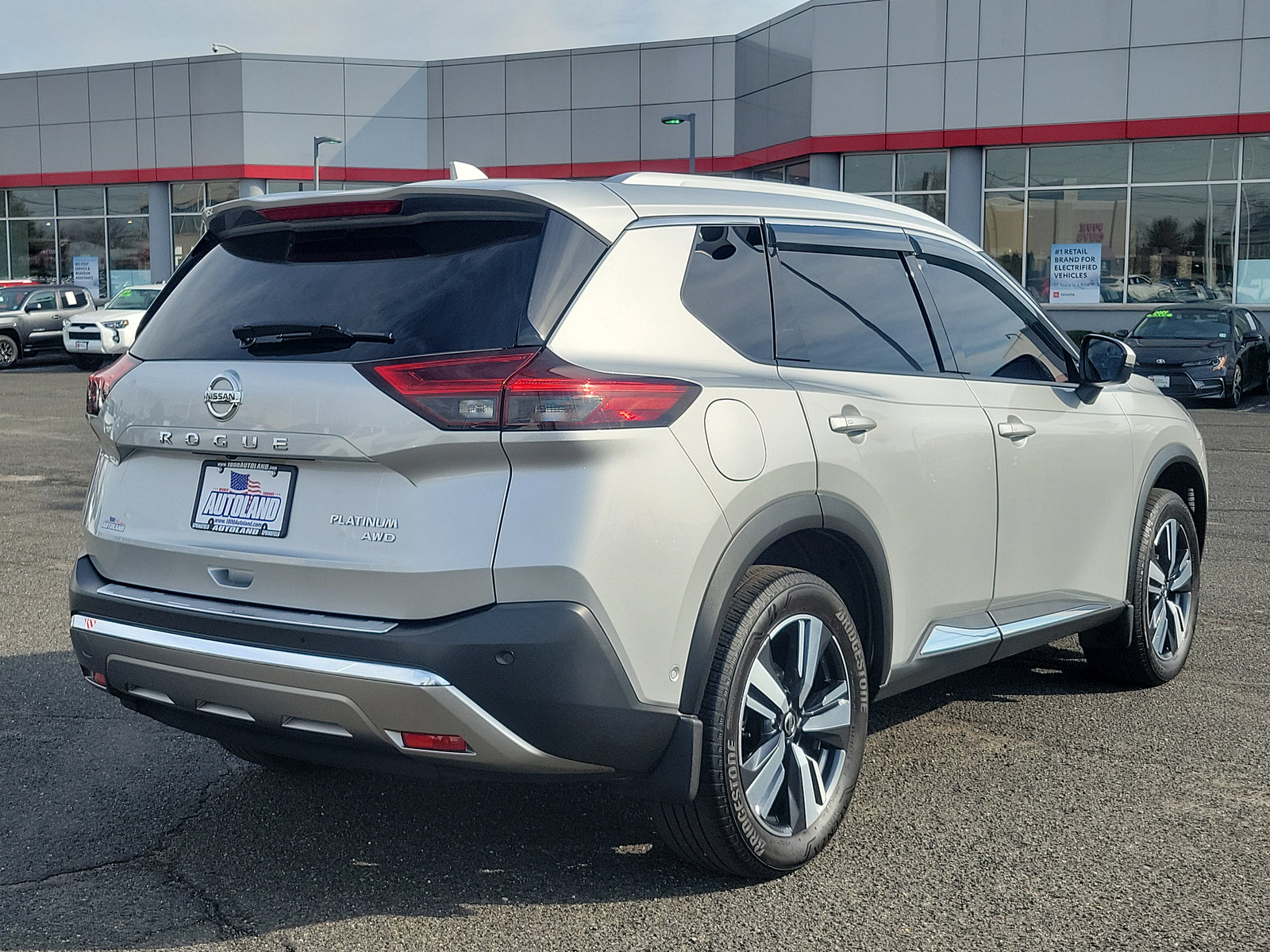 Used 2021 Nissan Rogue Platinum AWD/4WD image 6