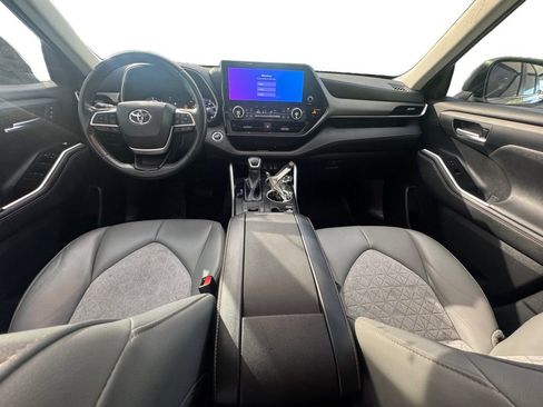 Used 2023 Toyota Highlander Bronze Edition image 12