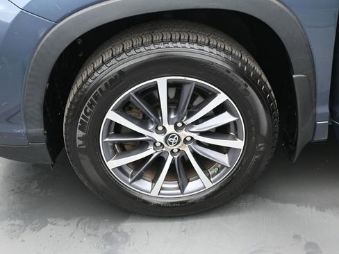 Used 2018 Toyota Highlander XLE image 35