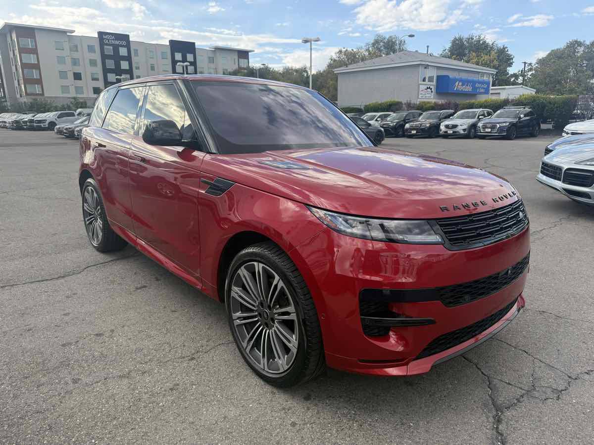 Used 2023 Land Rover Range Rover Sport SE Dynamic AWD/4WD image 4