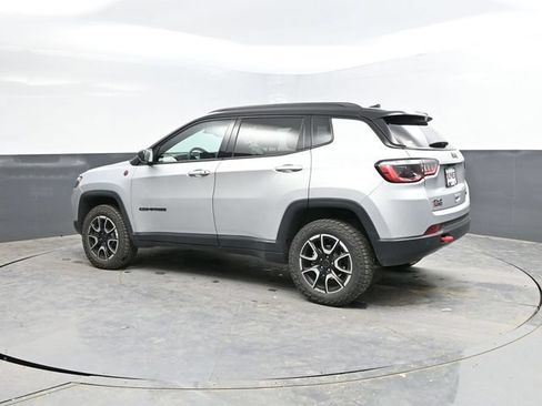 Used 2025 Jeep Compass Trailhawk AWD/4WD image 9