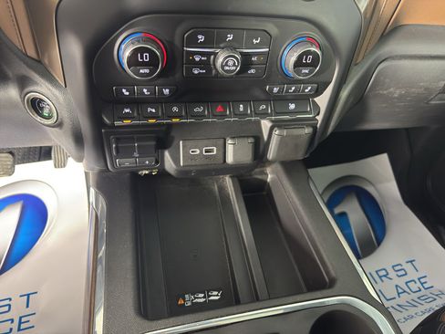 Used 2021 Chevrolet Silverado 1500 High Country w/ Technology Package AWD/4WD image 24