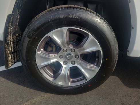 Used 2021 RAM 1500 Laramie image 12