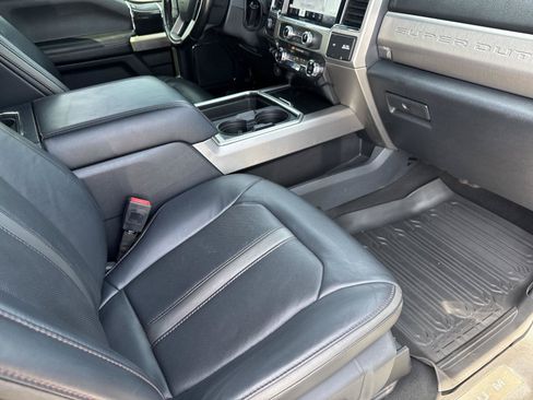 Used 2022 Ford F250 Platinum w/ FX4 Off-Road Package AWD/4WD image 35