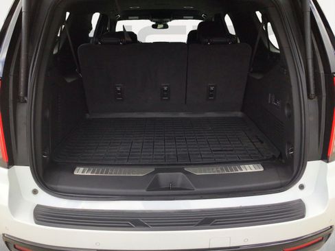 Used 2024 Chevrolet Suburban RST w/ Luxury Package AWD/4WD image 14