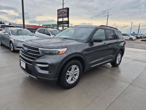 Used 2020 Ford Explorer XLT w/ Equipment Group 202A AWD/4WD image 2