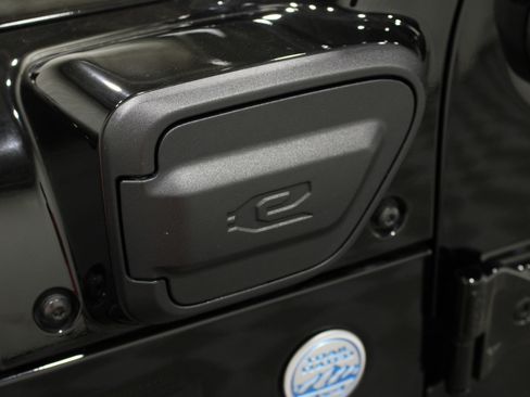 Used 2022 Jeep Wrangler Unlimited Sahara w/ Cold Weather Group image 34