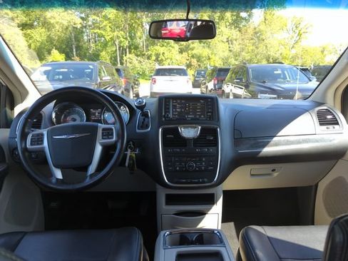 Used 2016 Chrysler Town & Country Touring w/ Driver Convenience Group FWD image 26