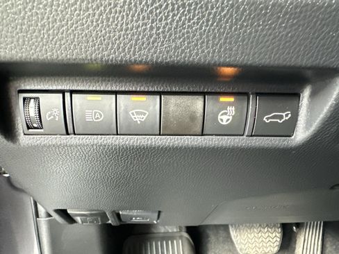 Used 2022 Toyota RAV4 XLE Premium image 10