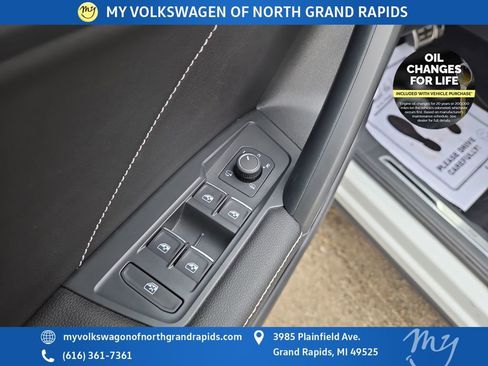 Used 2022 Volkswagen Tiguan SEL R-Line image 12