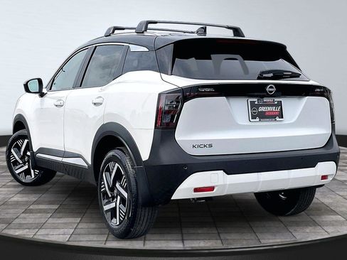 New 2026 Nissan Kicks SV FWD image 4