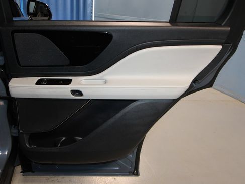 Used 2026 Lincoln Aviator AWD image 26