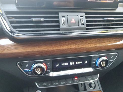 Used 2021 Audi Q5 Prestige w/ Prestige Package image 29