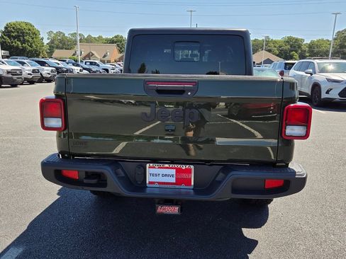 Used 2023 Jeep Gladiator Sport AWD/4WD image 10