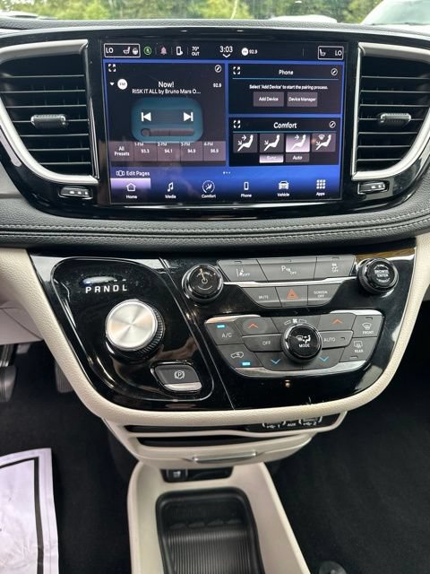 Used 2023 Chrysler Pacifica Touring-L FWD image 23