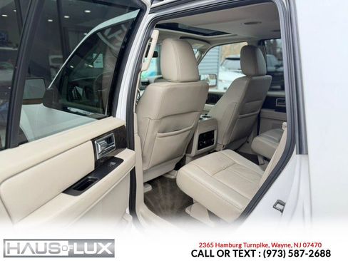 Used 2017 Lincoln Navigator Select image 34