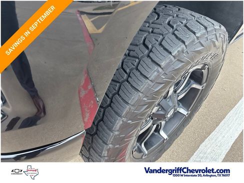 Used 2024 Chevrolet Silverado 1500 LT Trail Boss w/ LT Trail Boss Premium Package AWD/4WD image 2