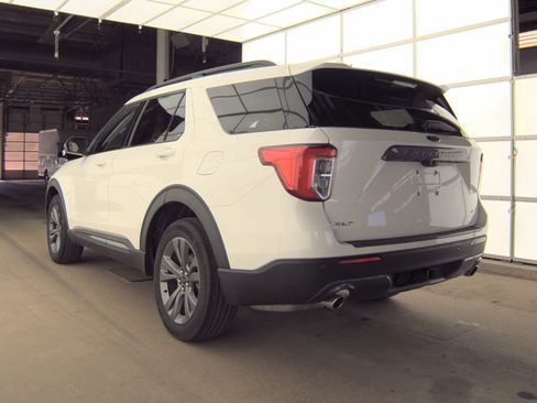 Used 2023 Ford Explorer XLT w/ Equipment Group 202A AWD/4WD image 5