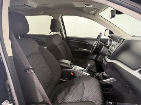 Used 2019 Dodge Journey SE FWD image 10