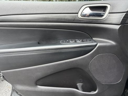 Used 2020 Jeep Grand Cherokee Altitude RWD image 13