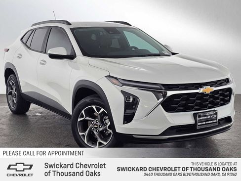 Used 2024 Chevrolet Trax LT w/ Driver Confidence Package FWD image 1