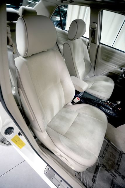 Used 2004 Lexus IS 300 w/ Pwr & Alcantara Pkg RWD image 9