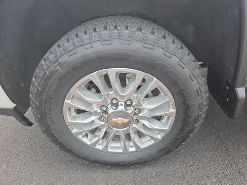 Used 2021 Chevrolet Silverado 2500 High Country w/ Technology Package AWD/4WD image 28
