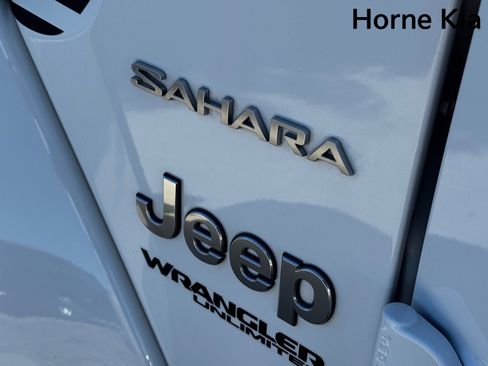 Used 2021 Jeep Wrangler Unlimited Sahara w/ Uconnect 4C Nav & Sound Group image 28
