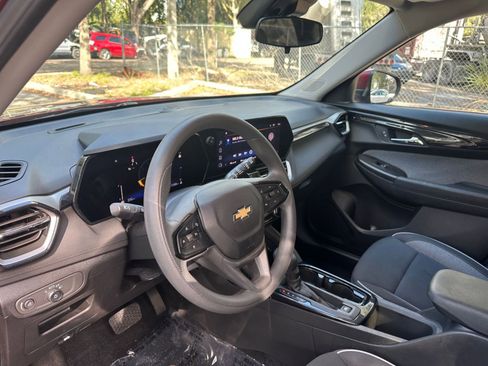 Used 2025 Chevrolet TrailBlazer LT image 28