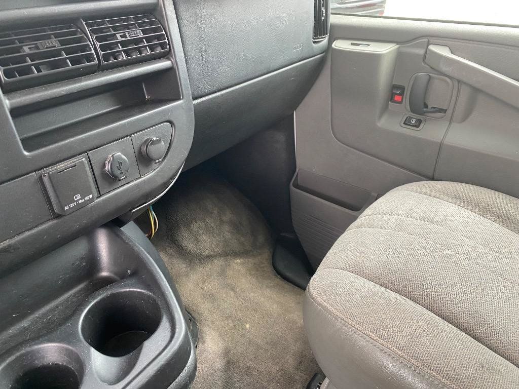 Used 2016 Chevrolet Express 2500 LT w/ LT Preferred Equipment Group RWD image 32