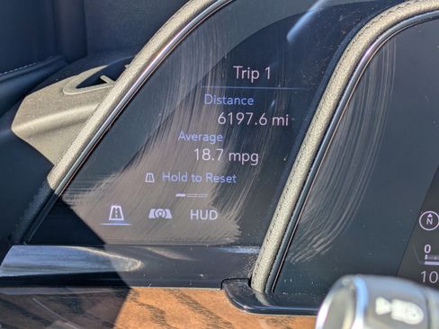 Used 2024 Cadillac Escalade Premium Luxury Platinum image 22