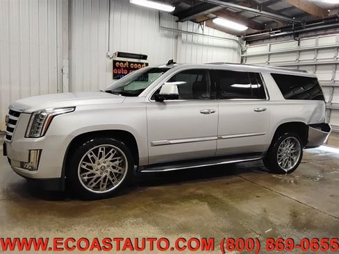 Used 2015 Cadillac Escalade ESV Luxury AWD/4WD image 2