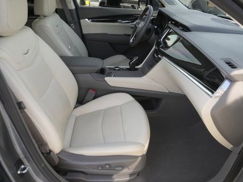 Used 2022 Cadillac XT6 Premium Luxury w/ Technology Package image 19