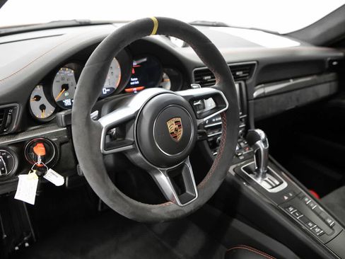Used 2016 Porsche 911 GT3 RS RWD image 4
