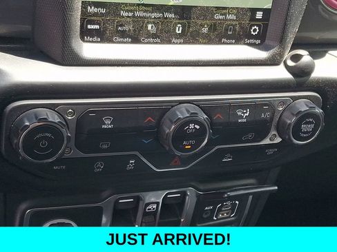 Used 2022 Jeep Wrangler Unlimited Sahara AWD/4WD image 15