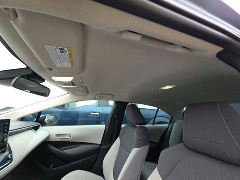 Used 2021 Toyota Corolla LE image 12