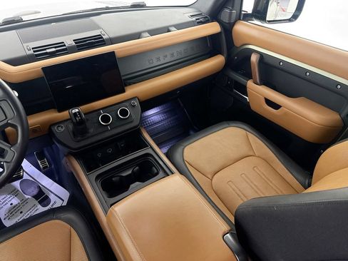 Used 2024 Land Rover Defender 110 X AWD/4WD image 24