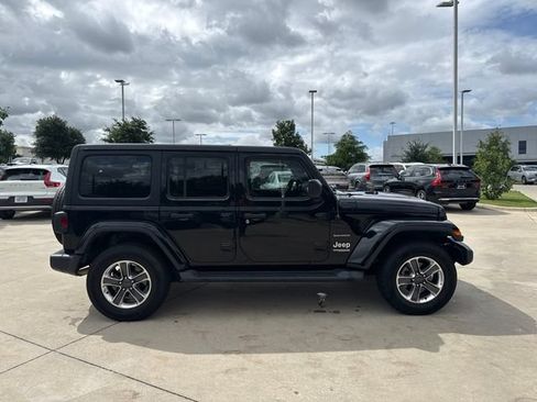 Used 2020 Jeep Wrangler Unlimited Sahara AWD/4WD image 4