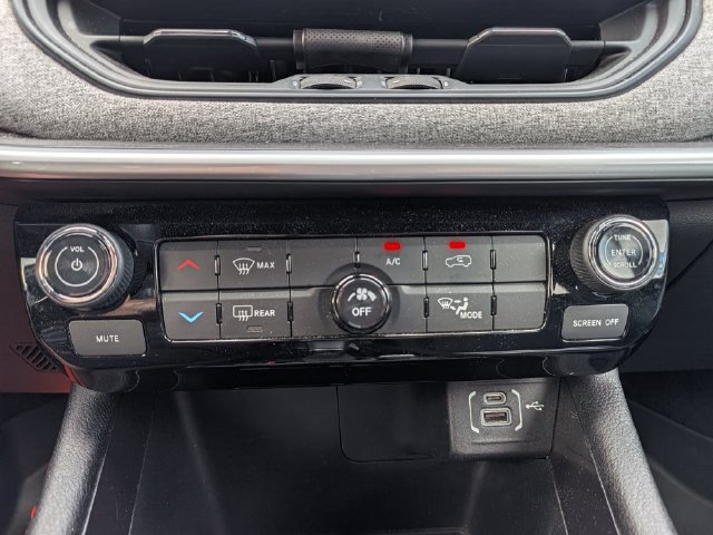 Used 2023 Jeep Compass Latitude AWD/4WD image 24