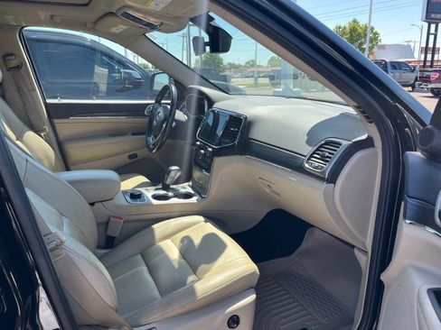 Used 2020 Jeep Grand Cherokee Limited AWD/4WD image 7