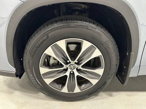 Used 2020 Toyota Highlander XLE AWD/4WD image 65