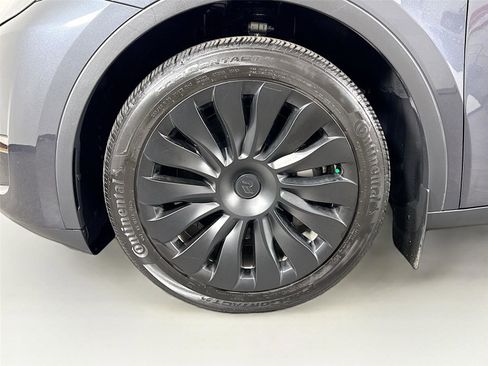 Used 2024 Tesla Model Y Long Range image 40