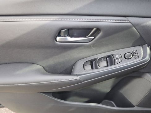 Certified 2025 Nissan Sentra SV image 18