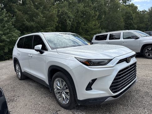 Used 2024 Toyota Grand Highlander AWD image 4