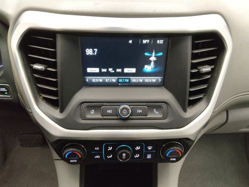 Used 2018 GMC Acadia SLE image 25