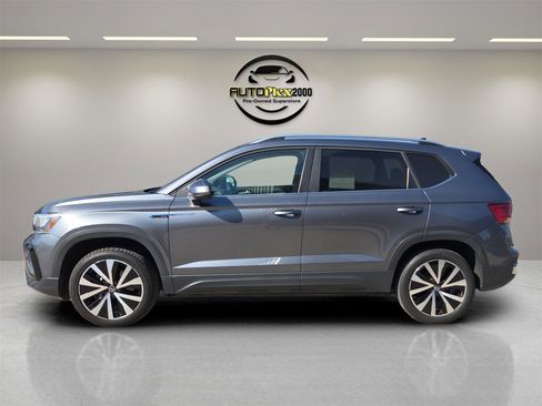 Used 2024 Volkswagen Taos SE image 4