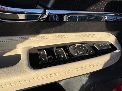 New 2025 Lincoln Corsair AWD w/ Equipment Group 101A image 17