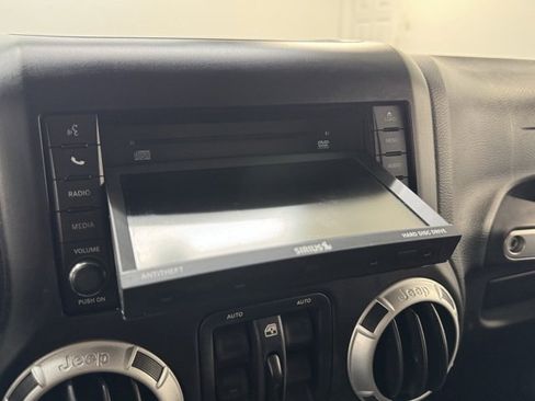 Used 2014 Jeep Wrangler Unlimited Freedom Edition image 17